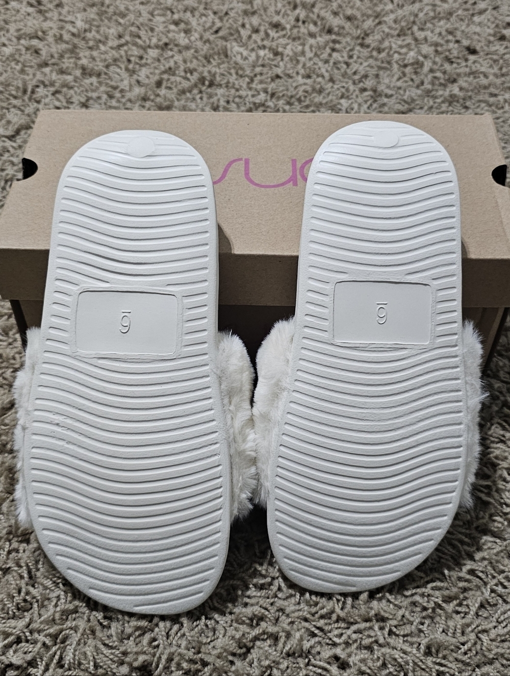 NEW Sugar Sandals Wuzzy Slip On Furry 6 Slipper Slides Ivory Faux Fur - Picture 2 of 8